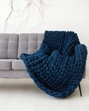 Afbeelding in Gallery-weergave laden, Chunky Wool Studio - Wool Chunky Knit Throws - 30 colors: Vanilla / S 30x50 inches (76x127cm)