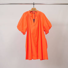 Afbeelding in Gallery-weergave laden, Cécile Wang - Loose V-neck dress with puff sleeves DB14485: Sky Blue