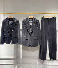 Afbeelding in Gallery-weergave laden, CHOKLATE PARIS - Ganny tailored jacket in velvet, single-button - V26115: Choco / 1S-1M-1L-1XL