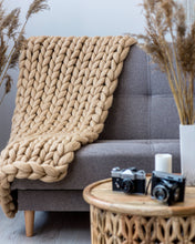 Afbeelding in Gallery-weergave laden, Chunky Wool Studio - Wool Chunky Knit Throws - 30 colors: Dark beige / S 30x50 inches (76x127cm)