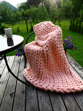 Afbeelding in Gallery-weergave laden, Chunky Wool Studio - Wool Chunky Knit Throws - 30 colors: Vanilla / S 30x50 inches (76x127cm)