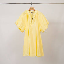 Afbeelding in Gallery-weergave laden, Cécile Wang - Loose V-neck dress with puff sleeves DB14485: Sky Blue
