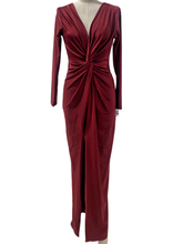 Afbeelding in Gallery-weergave laden, EMMA WU DESIGN - LONG ELASTIC SHINY BURGUNDY DRESS 5047: BURDEO