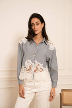 Afbeelding in Gallery-weergave laden, CHOKLATE PARIS - Cotton shirt with lace inserts - CK08340: Prune / 2 S/M - 2 M/L