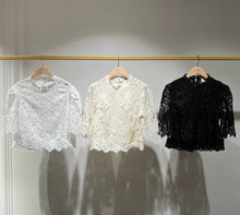 Afbeelding in Gallery-weergave laden, CHOKLATE PARIS - Eléanore short sleeve lace top - 80973: Ecru / 1 S - 1 M - 1 L