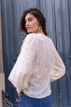 Afbeelding in Gallery-weergave laden, CHOKLATE PARIS - Frilly neck lace top - 81022 : Ecru / 1S-1M-1 L