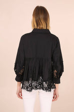 Afbeelding in Gallery-weergave laden, CHOKLATE PARIS - Aimie cotton & guipure lace shirt - CK08031: Bleu ciel rayures / 1 S - 1 M - 1 L