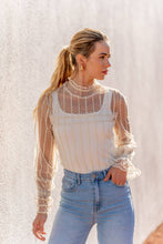 Afbeelding in Gallery-weergave laden, CHOKLATE PARIS - Polka dot lace blouse - CK08375: Ecru/Blanc / 1S-1M-1L