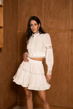 Afbeelding in Gallery-weergave laden, CHOKLATE PARIS - Ellie cropped shirt in eyelet cotton - 81013#: White / 1 S - 1 M - 1 L