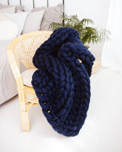 Afbeelding in Gallery-weergave laden, Chunky Wool Studio - Wool Chunky Knit Throws - 30 colors: Vanilla / S 30x50 inches (76x127cm)