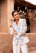 Afbeelding in Gallery-weergave laden, Attentif Paris - White printed blazer with blue and camel patterns
