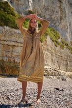 Afbeelding in Gallery-weergave laden, last queen - Long dress with gold print, V-neck with ties to tie.: Golden / Printed / Small