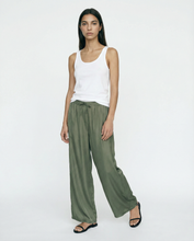 Afbeelding in Gallery-weergave laden, Cécile Wang - Satin wide-leg pants with elastic waistband MJ33123VS: Khaki