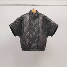 Afbeelding in Gallery-weergave laden, Cecile Wang - Quilted jacket with short sleeves and stand-up collar MJ85030: Khaki
