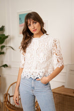 Afbeelding in Gallery-weergave laden, CHOKLATE PARIS - Eléanore short sleeve lace top - 80973: Ecru / 1 S - 1 M - 1 L