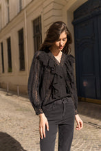Afbeelding in Gallery-weergave laden, CHOKLATE PARIS - Frilly neck lace top - 81022 : Ecru / 1S-1M-1 L