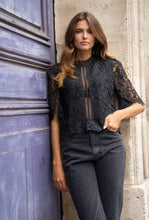Afbeelding in Gallery-weergave laden, CHOKLATE PARIS - Eléanore short sleeve lace top - 80973: Ecru / 1 S - 1 M - 1 L