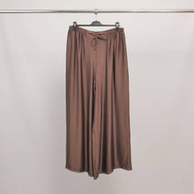 Afbeelding in Gallery-weergave laden, Cécile Wang - Satin wide-leg pants with elastic waistband MJ33123VS: Khaki