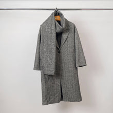 Afbeelding in Gallery-weergave laden, Cecile Wang - Sequin coat with integrated scarf in gray TDM93625: Grey