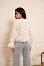 Afbeelding in Gallery-weergave laden, CHOKLATE PARIS - Ruffled cotton blouse - CK08557: White / 1S-1M-1 L