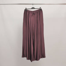 Afbeelding in Gallery-weergave laden, Cécile Wang - Satin wide-leg pants with elastic waistband MJ33123VS: Khaki
