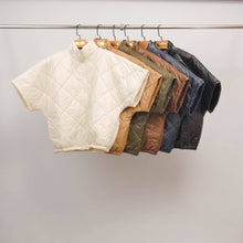 Afbeelding in Gallery-weergave laden, Cecile Wang - Quilted jacket with short sleeves and stand-up collar MJ85030: Brown c