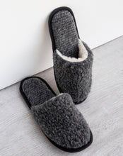 Afbeelding in Gallery-weergave laden, Chunky Wool Studio - Sheepskin Slippers Women's: Natural / EU 39-40 /UK 5.5-6.5 /US7.5-8.5 Women’s