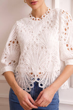 Afbeelding in Gallery-weergave laden, CHOKLATE PARIS - Daisy Guipure Lace Top: White