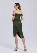 Afbeelding in Gallery-weergave laden, Asymmetric midi dress Olive green / 44