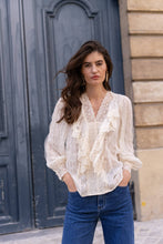 Afbeelding in Gallery-weergave laden, CHOKLATE PARIS - Frilly neck lace top - 81022 : Ecru / 1S-1M-1 L