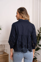 Afbeelding in Gallery-weergave laden, CHOKLATE PARIS - Aimie cotton & guipure lace shirt - CK08031: Bleu ciel rayures / 1 S - 1 M - 1 L