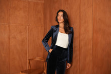 Afbeelding in Gallery-weergave laden, CHOKLATE PARIS - Ganny tailored jacket in velvet, single-button - V26115: Choco / 1S-1M-1L-1XL