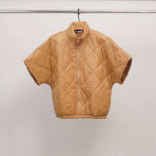 Afbeelding in Gallery-weergave laden, Cecile Wang - Quilted jacket with short sleeves and stand-up collar MJ85030: Brown c