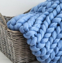 Afbeelding in Gallery-weergave laden, Chunky Wool Studio - Wool Chunky Knit Throws - 30 colors: Vanilla / S 30x50 inches (76x127cm)