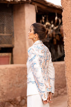 Afbeelding in Gallery-weergave laden, Attentif Paris - White printed blazer with blue and camel patterns