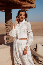 Afbeelding in Gallery-weergave laden, CHOKLATE PARIS - Ellie cropped shirt in eyelet cotton - 81013#: White / 1 S - 1 M - 1 L
