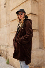 Afbeelding in Gallery-weergave laden, Attrait Paris - Long hooded parka, reversible fur (Copy): Beige
