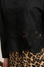 Afbeelding in Gallery-weergave laden, CHOKLATE PARIS - Cotton shirt with lace inserts - CK08340: Prune / 2 S/M - 2 M/L
