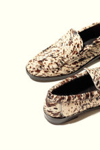 Afbeelding in Gallery-weergave laden, KMB Shoes - EMILIA COW PRINT – Cowhide Leather Loafer Flats: 37
