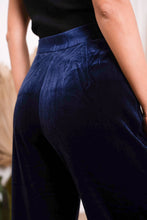 Afbeelding in Gallery-weergave laden, Plus Size Straight Cut Velvet Trousers: Navy Blue
