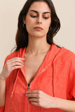 Afbeelding in Gallery-weergave laden, LÉA &amp; LUC - 100% linen zip-up jacket with hood REF. 5088: Beige
