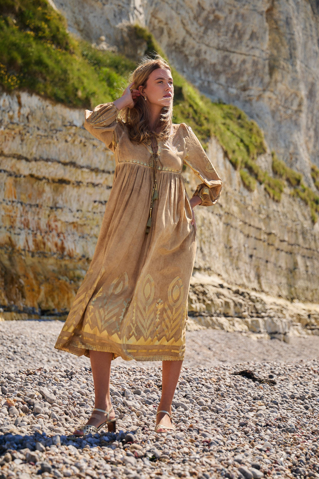 last queen - Long dress with gold print, V-neck with ties to tie.: Golden / Printed / S-m-l