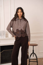Afbeelding in Gallery-weergave laden, CHOKLATE PARIS - Cotton shirt with lace inserts - CK08340: Prune / 2 S/M - 2 M/L

