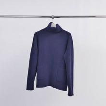 Afbeelding in Gallery-weergave laden, Cecile Wang - Turtleneck sweater with two pockets HY36040: Ivory
