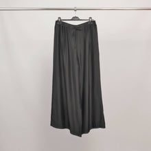 Afbeelding in Gallery-weergave laden, Cécile Wang - Satin wide-leg pants with elastic waistband MJ33123VS: Khaki
