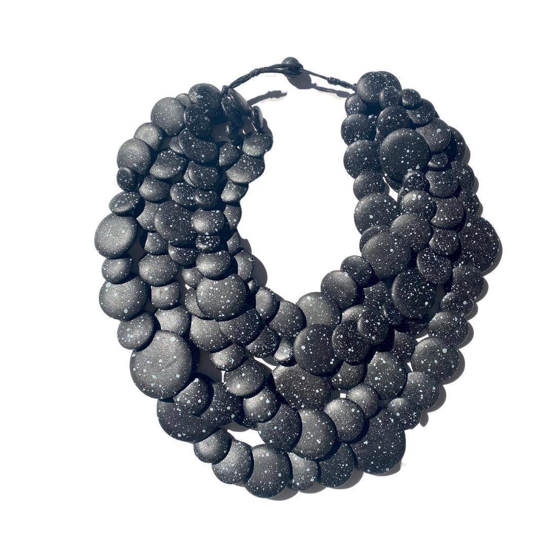 Bijondo - Guinea wooden light necklace: Naked