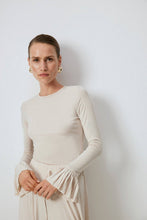 Afbeelding in Gallery-weergave laden, Touché - PLEATED SLEEVE BLOUSE: Beige
