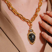 Afbeelding in Gallery-weergave laden, PHOEBE´S - Abraza la elegancia con nuestras joyas de labradorita.: Tiger's eye

