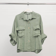 Afbeelding in Gallery-weergave laden, Cecile Wang - Short linen shirt with front pockets
