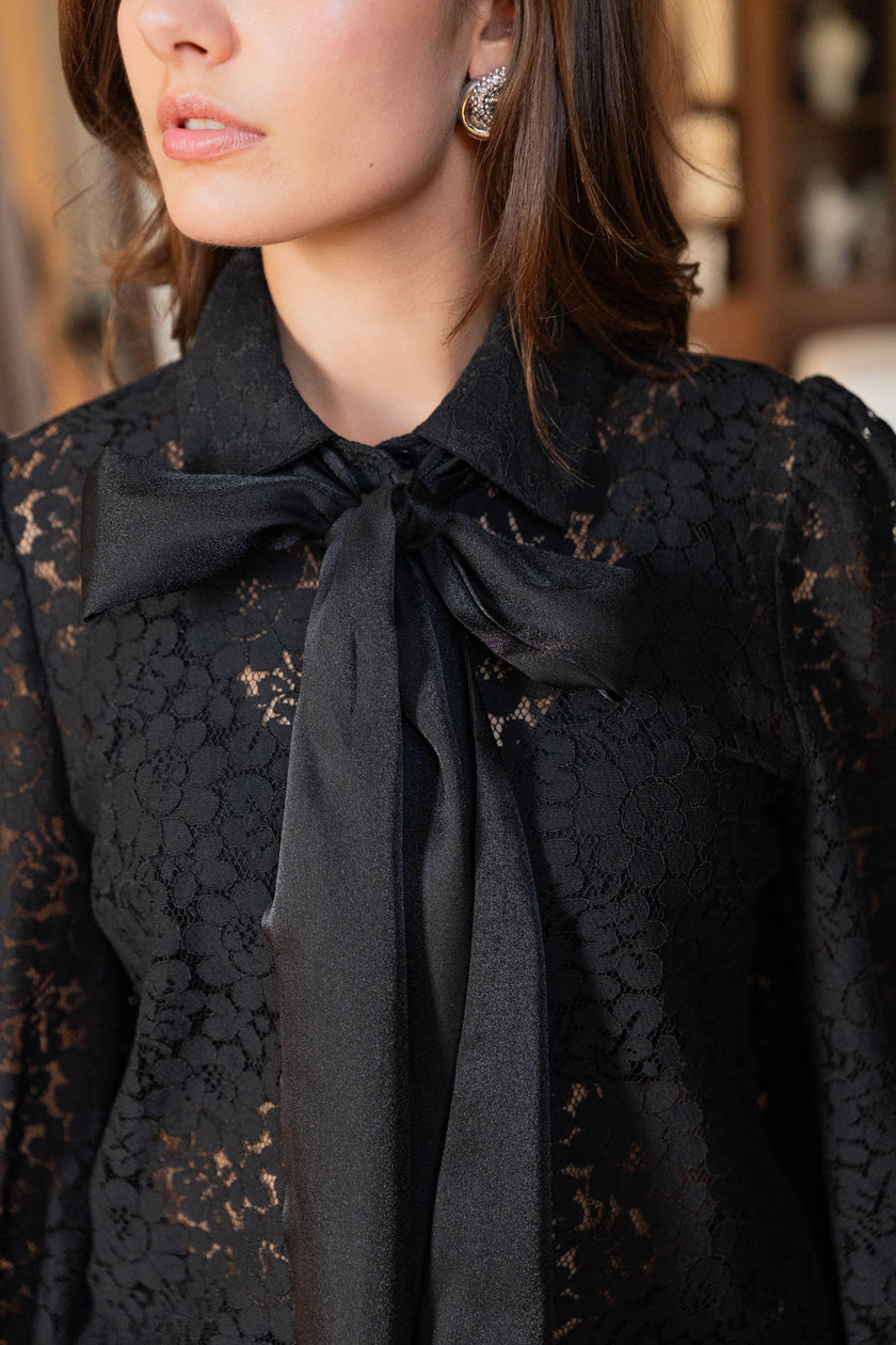 CHOKLATE PARIS - Charlotte lace blouse with lavallière bow - CK08395